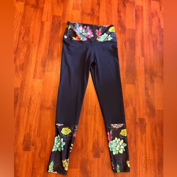 Like new!, Pineapple Clothing Bali Blue Lucy Navy Leggings Yoga Pants Size M - Picture 3 of 11